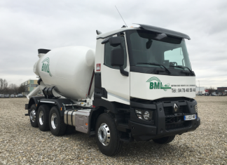 BML, the specialist in ready-to-use concrete has received the keys of a Renault Trucks C8x4 Tridem.
