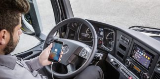 Apple CarPlay™ and MirrorLink™ now in trucks of Mercedes
