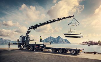 Fast and easy crane folding with Hiab’s new semi-automatic folding