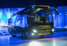 Mercedes-Benz presents the new version of touring coach: The Mercedes-Benz Tourismo RHD