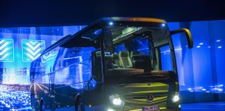 Mercedes-Benz presents the new version of touring coach: The Mercedes-Benz Tourismo RHD