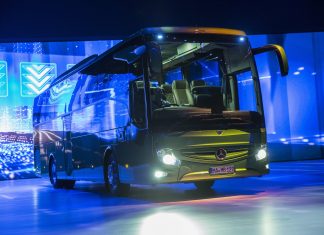 Mercedes-Benz presents the new version of touring coach: The Mercedes-Benz Tourismo RHD
